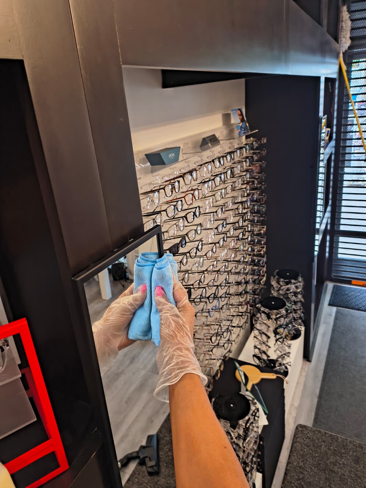 Optical store detail cleaning